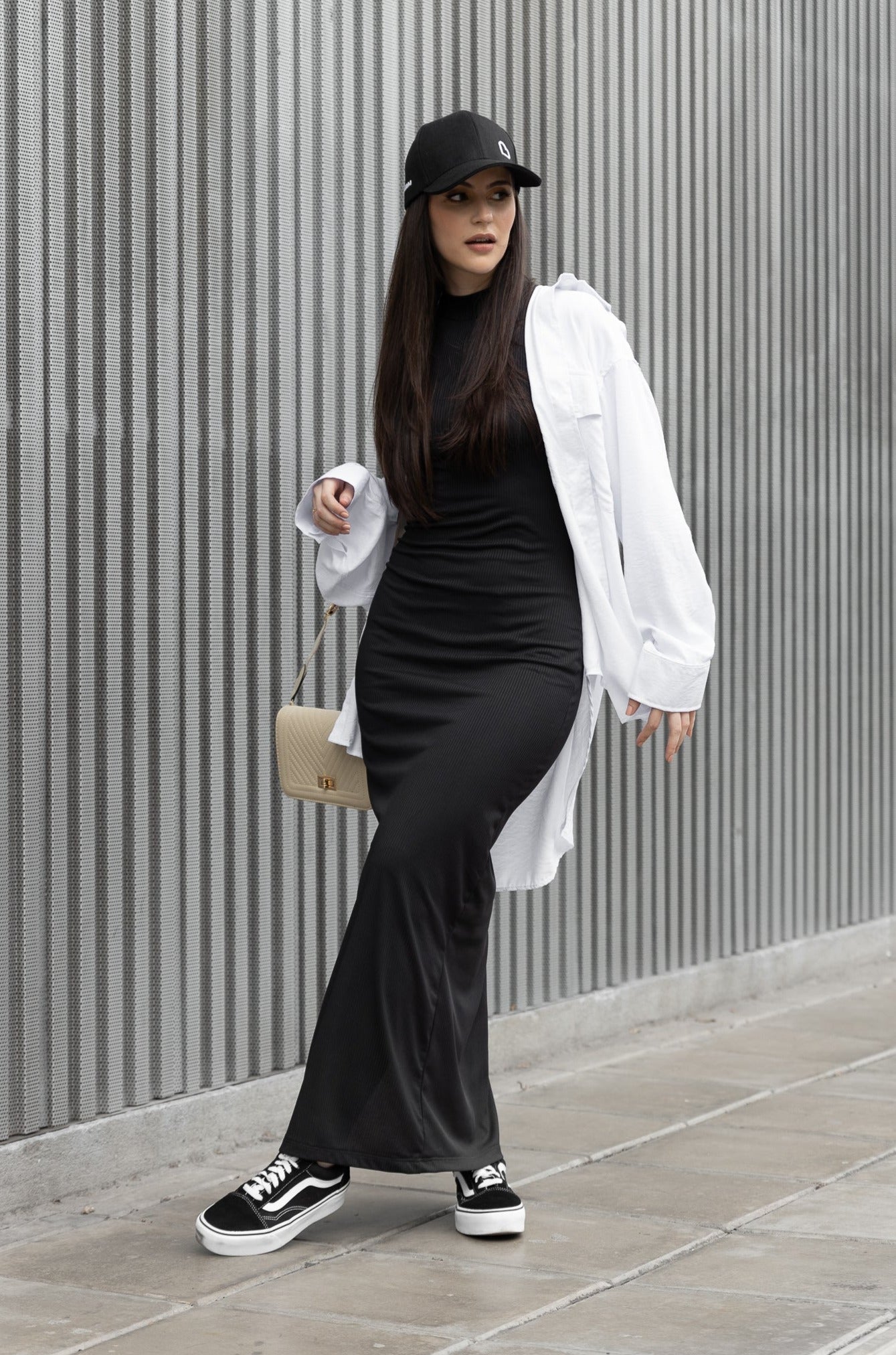 Maxi Vestido Outfit Vestido Negro Con Zapatillas Outfit Con